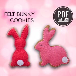 Peut inclure: Deux biscuits en forme de lapin en feutre, un rose et un rouge, avec des queues en feutre blanc. Les lapins sont tournés dans des directions différentes. L'image comprend le texte "FELT BUNNY COOKIES" et "PDF PATTERN".