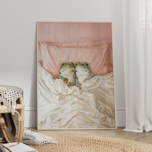Romantisches Paar Frosch im Bett Leinwand Poster, Wunderliche Retro Frosch Malerei, Pastell Rosa Frosch Kunstdruck, Vintage Kröte niedliches Schlafzimmer Tier Kunst