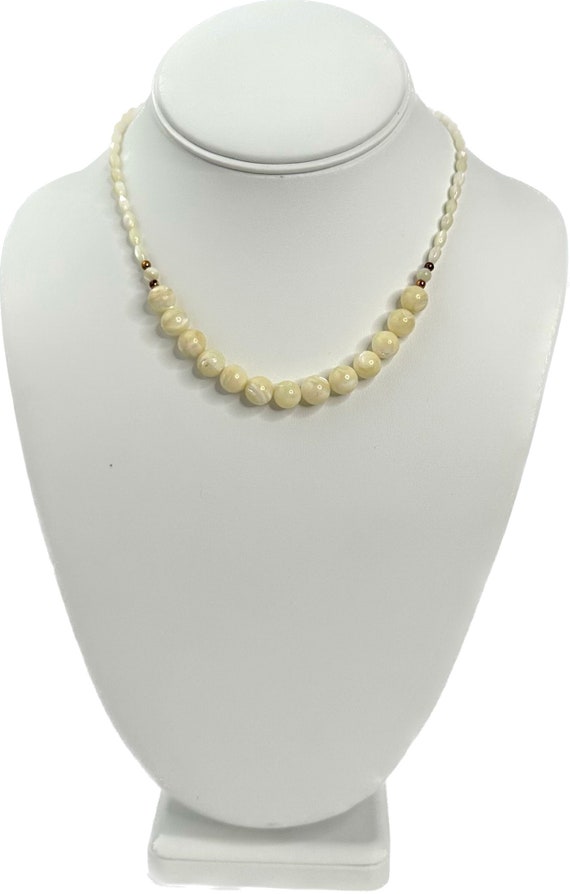 Vintage white beaded necklace Gem