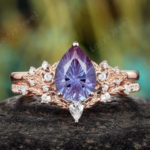 Nature Inspired Firework Cut Alexandrite Engagement Ring 14K Rose Gold Flower Twig Leaf Bridal Set Pear Cut Alexandrite Wedding Ring for Her