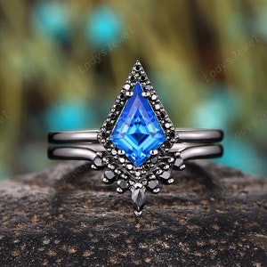 Black Gold Kite Cut Cobalt Blue Spinel Engagement Rings Gothic Halo Promise Ring Vintage Spinel Wedding Anniversary Rings Witchy Bridal Set