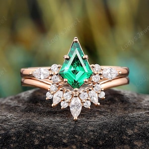 Kite Tsavorite Green Garnet Engagement Ring Set 14K Rose Gold January Birthstone Bridal Set Vintage Wedding Promise Ring Anniversary Gift