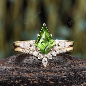 Kite Cut Natural Peridot Engagement Ring Set 14K Yellow Gold August Birthstone Bridal Set Vintage Green Peridot Wedding Promise Ring for Her