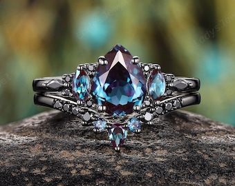 Vintage Pear Cut Alexandrite Bridal Set, Rhodium Black Gold Witchy Engagement Ring Set, Gothic Color Change Alexandrite Wedding Ring for Her