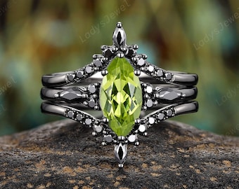 Gotische markiezin Peridot verlovingsring set Rhodium zwart goud augustus Birthstone bruidsset natuur groene Peridot Witchy Promise Ring voor haar