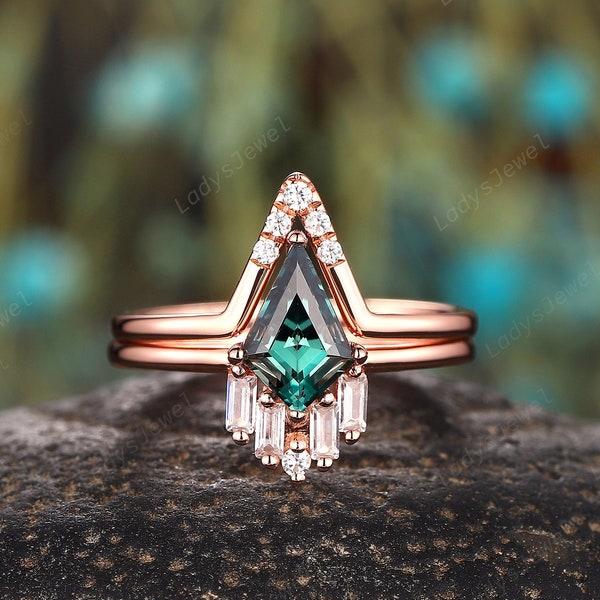 Kite Shape Teal Sapphire Engagement Ring Set, Vintage Rose Gold Greenish Sapphire Bridal Set, Geometric Sapphire Promise Anniversary Ring