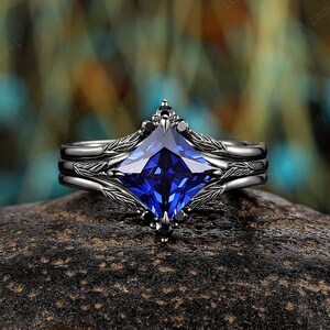 Princess Cut Cornflower Blue Sapphire Bridal Set, 3PCS Gothic September Birthstone Engagement Ring, Black Gold Vine Leaf Witchy Wedding Ring