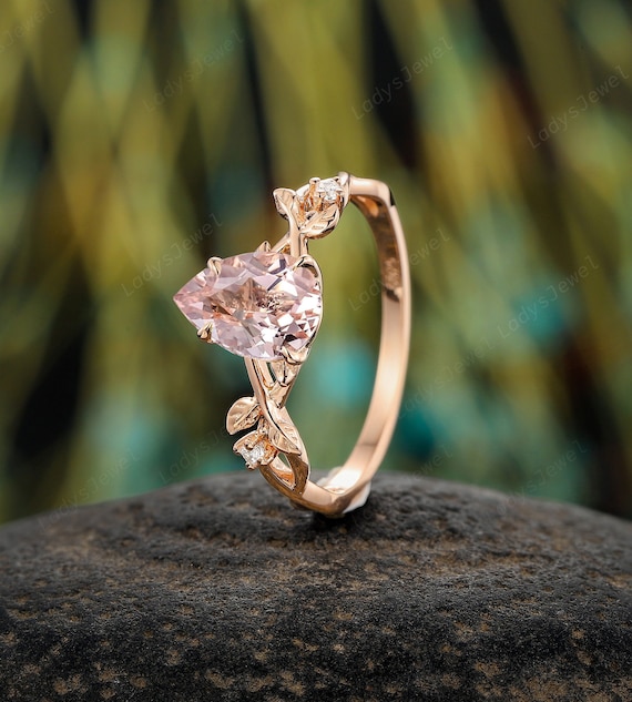 Anillo de compromiso de morganita rosa y diamante de quilates