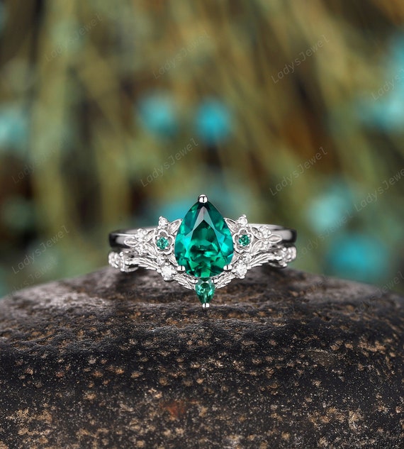 プラチナ製ペアシェイプエメラルド婚約指輪 ブライダルセット 14K 