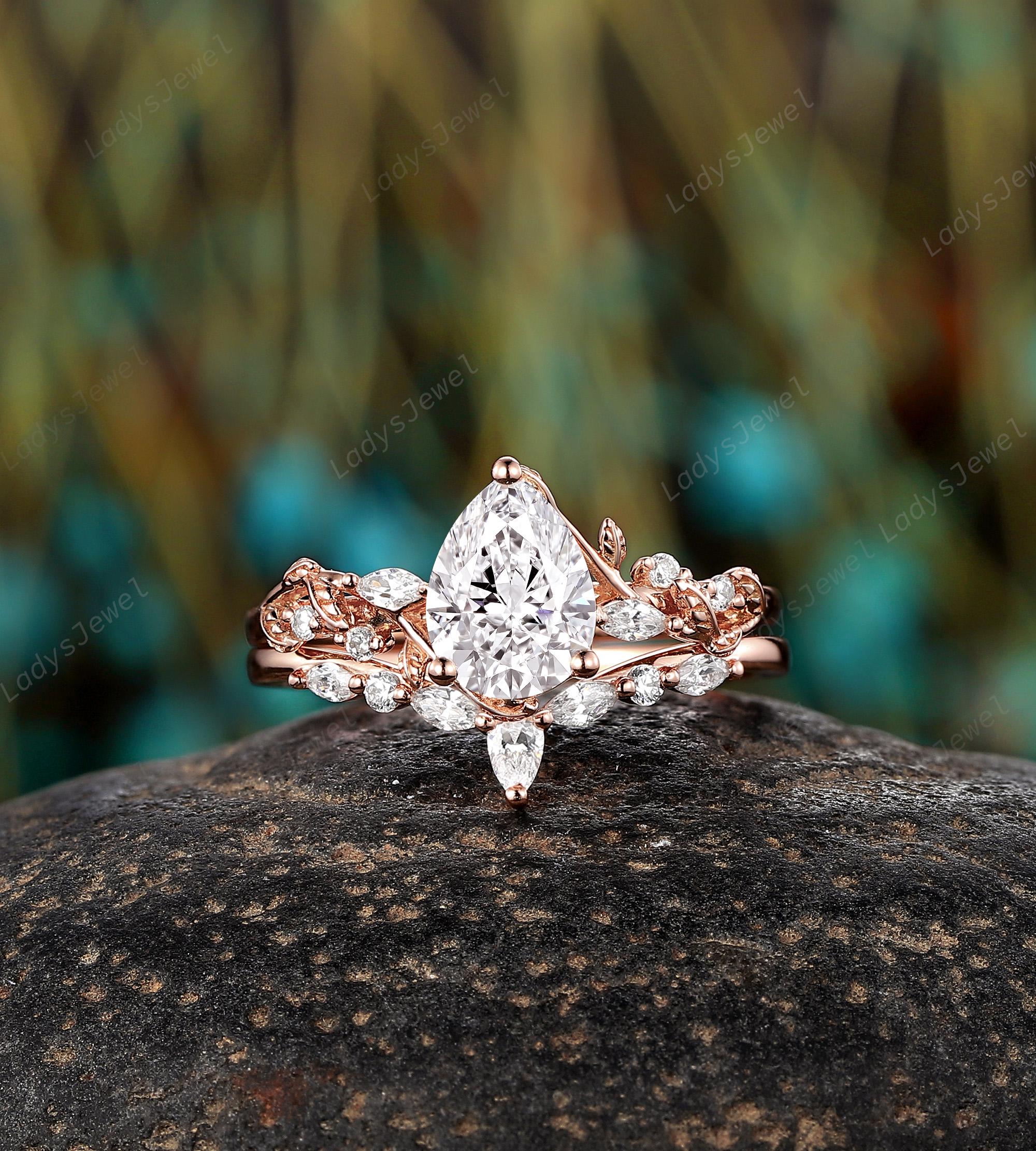 ペアシェイプのラボグロウンダイヤモンド婚約指輪、ヴィンテージ14K