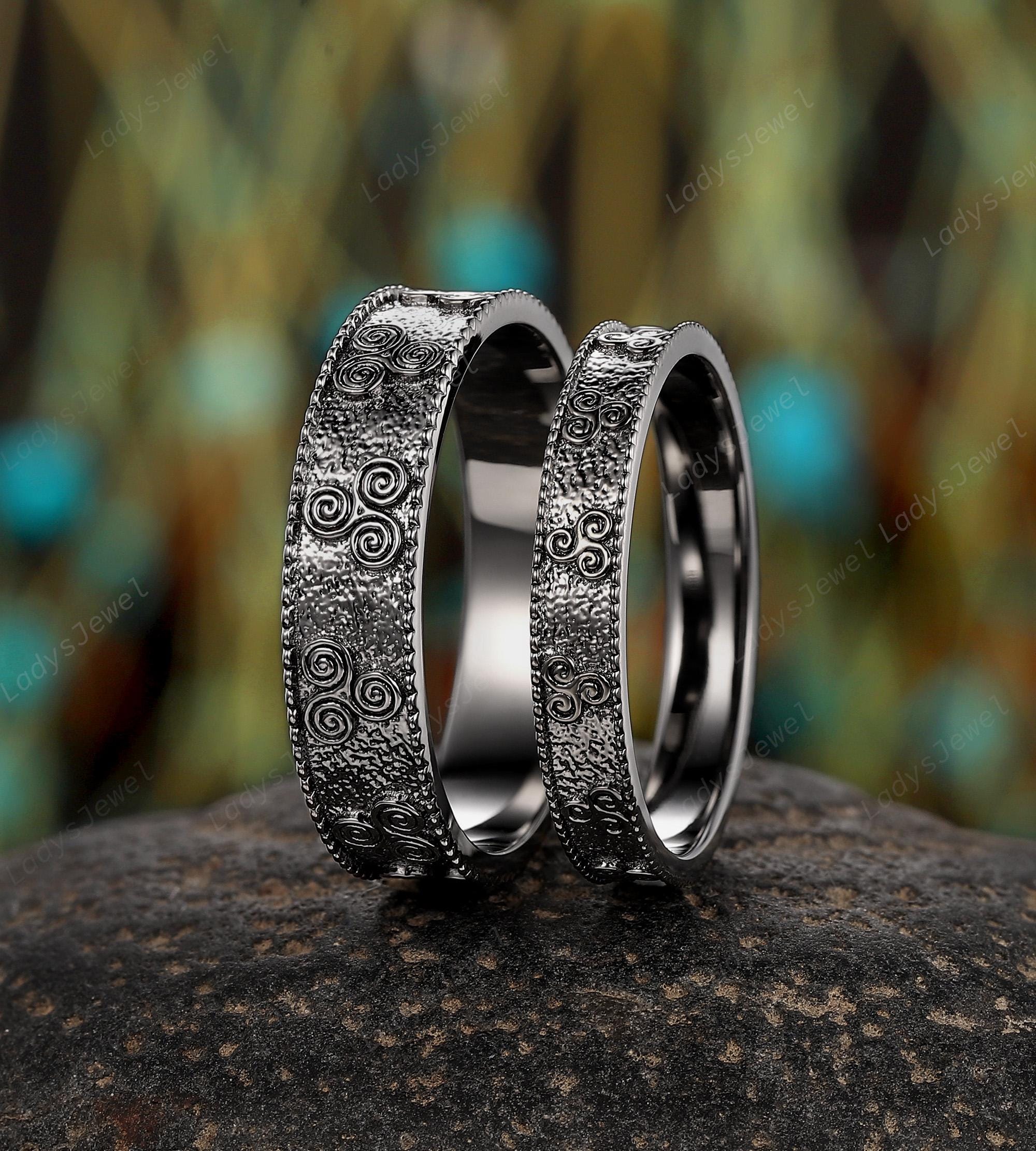 アクセサリー 90s Celtic Arts floral Celtic ball ring Spiral Celtic Knot His and Hers Wedding Band, 14K Black Gold