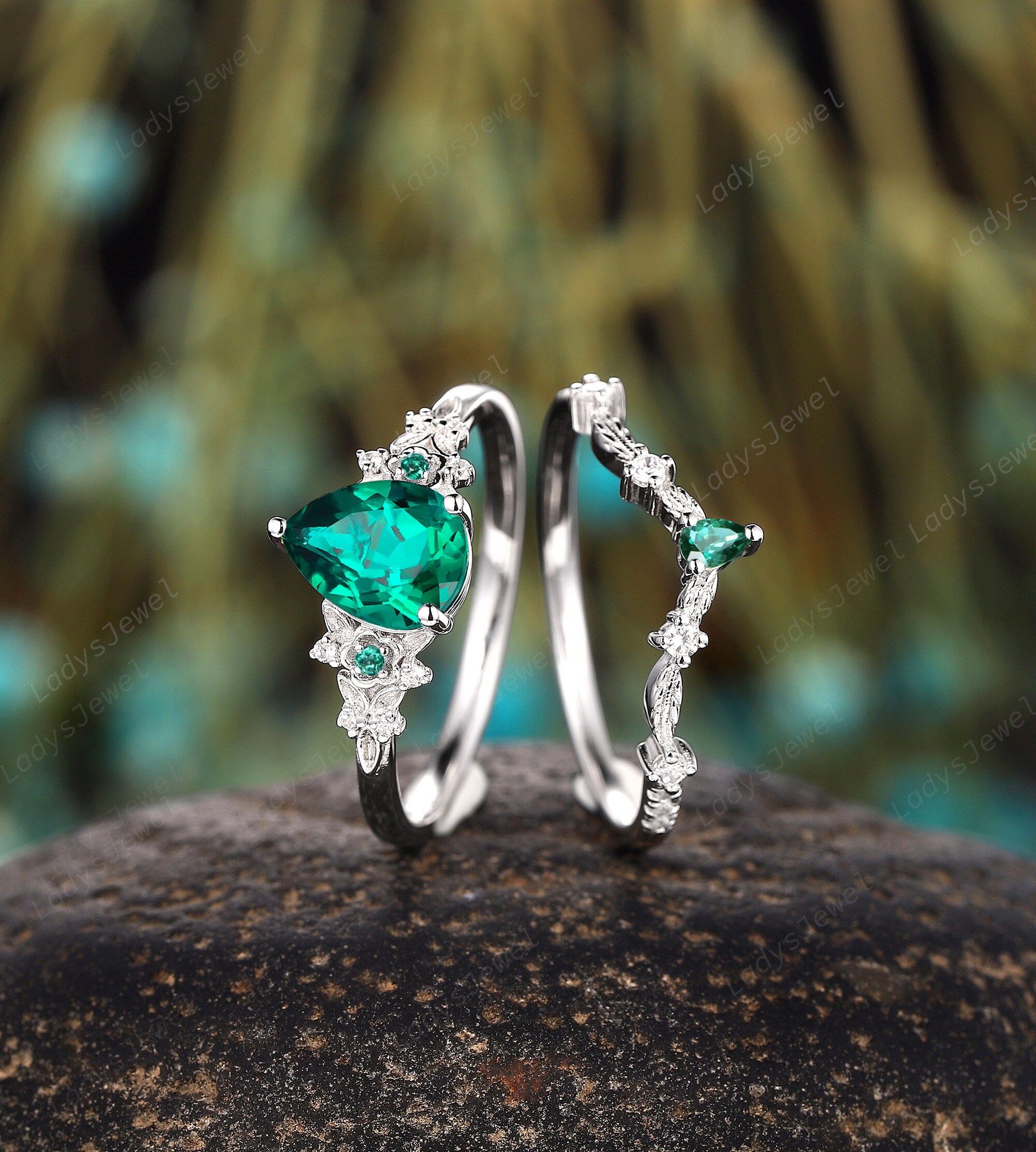 プラチナ製ペアシェイプエメラルド婚約指輪 ブライダルセット 14K 