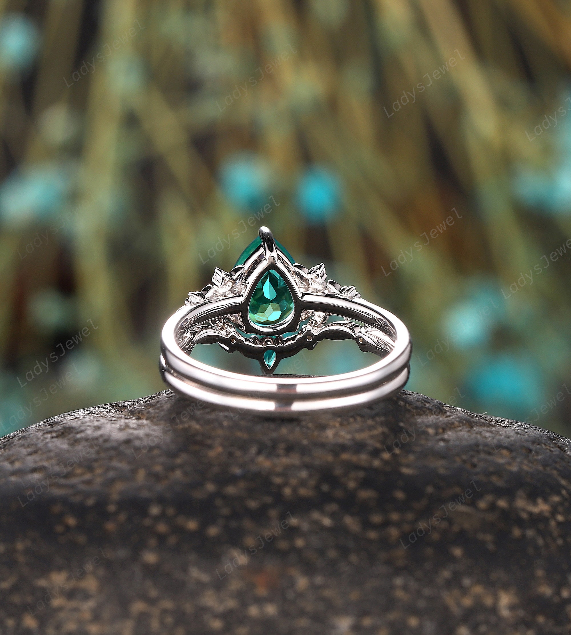 プラチナ製ペアシェイプエメラルド婚約指輪 ブライダルセット 14K 