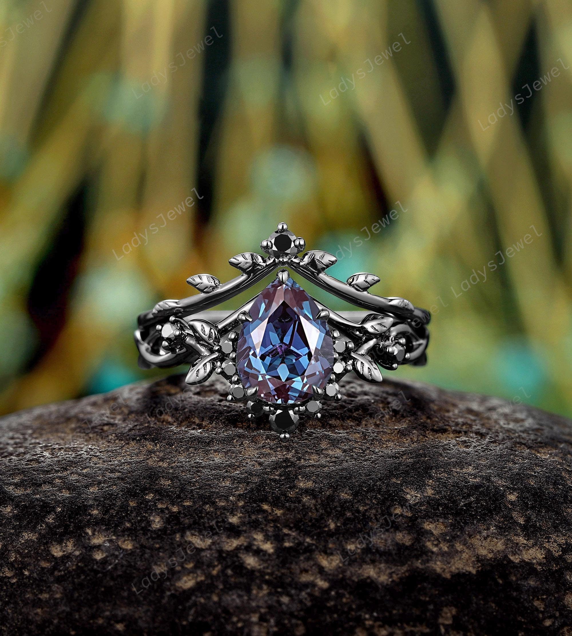 アスティエ　クリスマスオーナメント　ENGAGEMENT RING Pear Cut Alexandrite Gothic Engagement Ring Set, Rhodium Black
