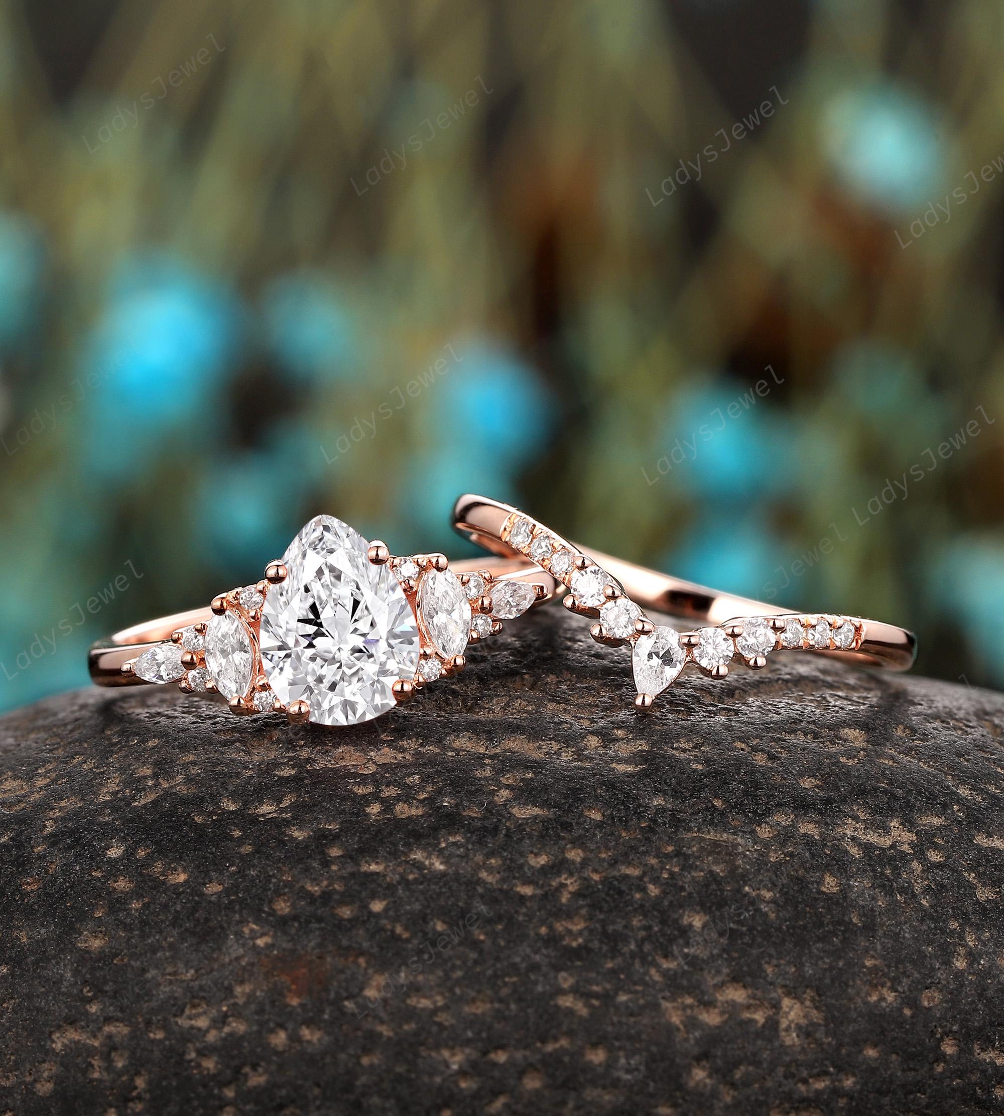 ペアカットのラボグロウンダイヤモンドエンゲージリングセット 14K