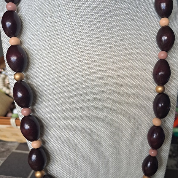 Collier en bois ovale et rond marron foncé, doré et beige rosé long ou court mixte homme ou femme