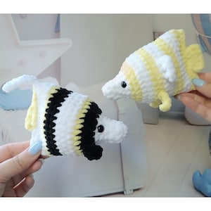 Patrones de crochet sin costura de pez de peluche Juego de 2 lindos llaveros de crochet de peluche kawaii de pez Tutorial de amigurumi en PDF en inglés