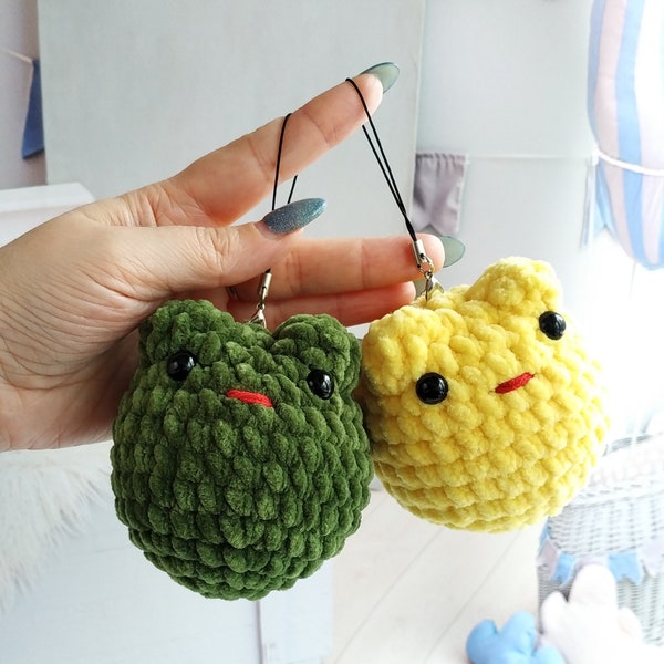 Crochet pattern Frog keychain plush No sew do it yourself Amigurumi tutorial PDF in English