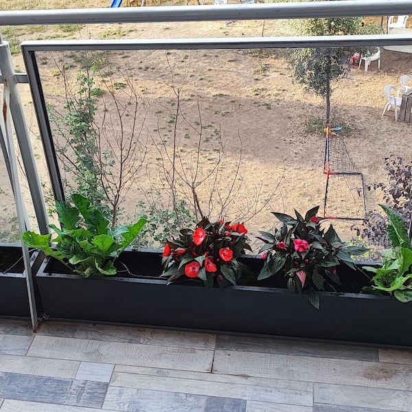 Custom made flowerpot with saucer, garden and balcony flowerpot