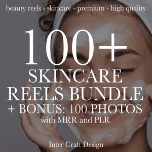 Può includere: Immagine che promuove un pacchetto di cura della pelle. Il testo recita "100+ SKINCARE REELS BUNDLE + BONUS: 100 PHOTOS with MRR and PLR." Una persona viene mostrata mentre applica la cura della pelle. L'immagine include anche il testo "beauty reels - skincare - premium - high quality."