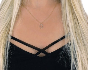 Golden Oval Necklace – Damen Halskette mit einem ovalen Anhänger und einer 14k Echtgoldveredelung