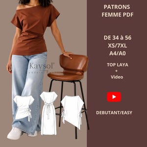 Op de afbeelding: Een bruine off-shoulder top met korte mouwen en een strikdetail aan de zijkant, gecombineerd met een lichtblauwe wijde jeans. De afbeelding bevat tekst: PATRONS FEMME PDF, DE 34 à 56, XS/7XL, A4/A0, TOP LAYA + Video, DEBUTANT/EASY en technische lijntekeningen.