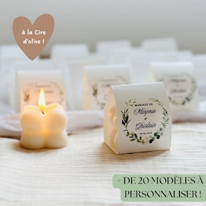 Può includere: Candele bianche da matrimonio in una piccola scatola con un motivo floreale verde e il testo "MARIAGE DE Marjorie et Ghislain 20.05.2029". La scatola ha anche il testo "DE 20 MODÈLES À PERSONNALISER!"