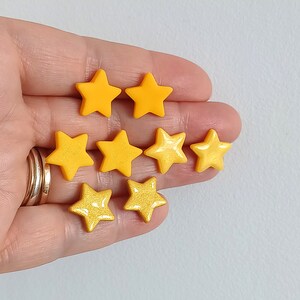 4 pairs of handheld yellow star shaped stud earrings