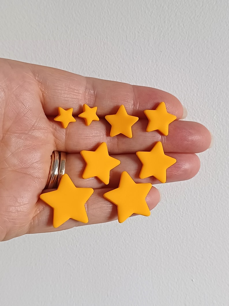 4 pairs of handheld yellow star shaped stud earrings