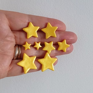 4 pairs of handheld yellow star shaped stud earrings
