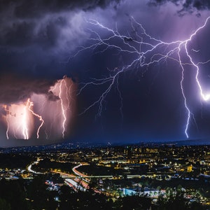 Gewittersturm über Oslo Skyline Gewitter Wandkunst, Norwegisch Nachthimmel Fotografie Gewitter Poster Druck für Wohnkultur