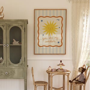 Barnrumstryck med solen, vintageväggkonst för barn, nyckfull babyrumsdekor, illustration med positivt citat, neutralt barnrum bild 5