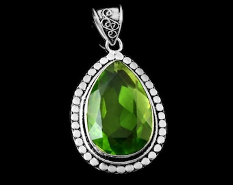 Peridot pendant, green gemstone pendant, 925 sterling silver pendant, handmade pendant, peridot jewelry, gift for her/him, anniversary gift