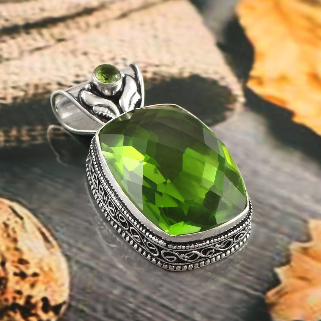 Ciondolo Delicato Peridoto Verde 13g Con Argento – Pietra Preziosa Creata In Laboratorio