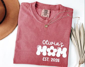 Comfort Colors Custom Mom Est 2026 Shirt, Retro Flower Mama Tee, Groovy Mother's Day Shirt, New Mom Gift Sweatshirt, Mommy Est Shirt