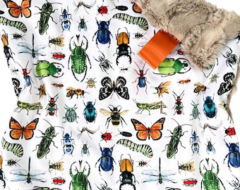 Lovey ou couverture pour bébé à imprimé d'insectes | Cadeau bébé Woodland | Douillette neutre pour bébé | Cadeau de baby shower inspiré de la nature | Lovey fait main