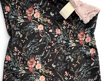 Couverture Minky Lovey floral foncé : décoration gothique pour chambre de bébé