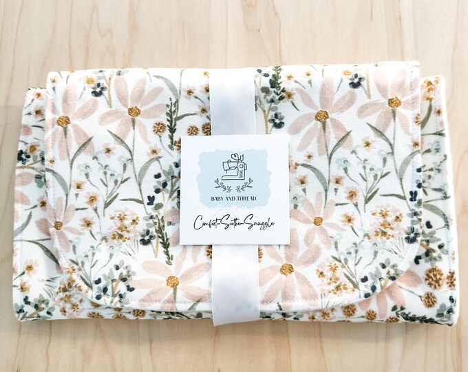 Daisy Baby Bib and Burp Cloth Set, Triple Layered with Organic Cotton Fleece, Set of 2, Baby Shower Gift