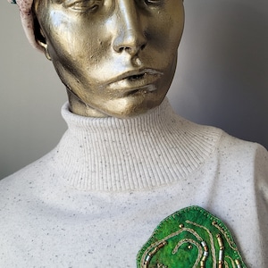 Felted wool unique handmade green brooch with wooden beads and silk thread/gift for her/gift for Mom/unique gift/handmade brooch/felted wool