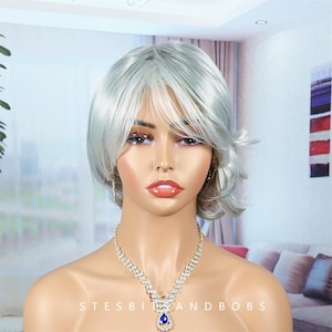 Silver White short Wavy wig with Centre-parted fringes for Women Sliver White Synthetic Hair