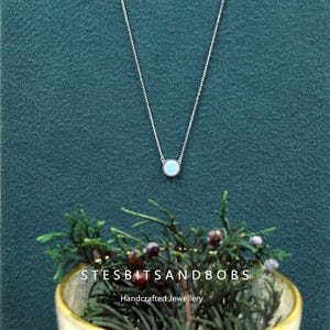 Opal Bead Necklace Blue Opal Round Pendant Necklace Dainty Jewelry for Women Minimalist Fashion Accessories Gift for Her