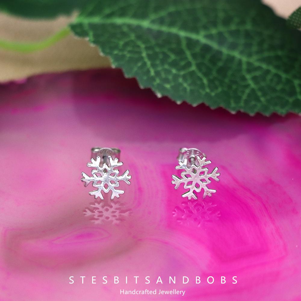 wynn's Silver Christmas Stud Earrings for Women, 925 Sterling Silver Snowflake Stud Earrings, Rose Gold Xmas Deer Stud Earrings, 10mm Small Sleeper Studs, Gift for Christmas, Come with Jewellery Box