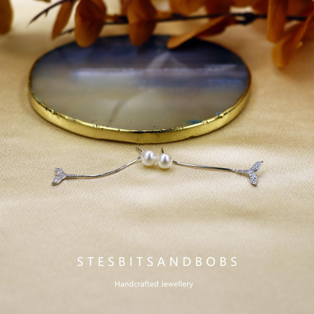 Orecchini pendenti con strass pesce coda & decorazione di perle finte | SHEIN ALIA