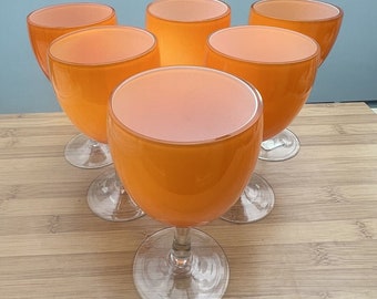 Set van 4 elegante oranje bekers met witte omhulde bekers Drinkwijn- of waterglazen MCM Used Vtg Vgc