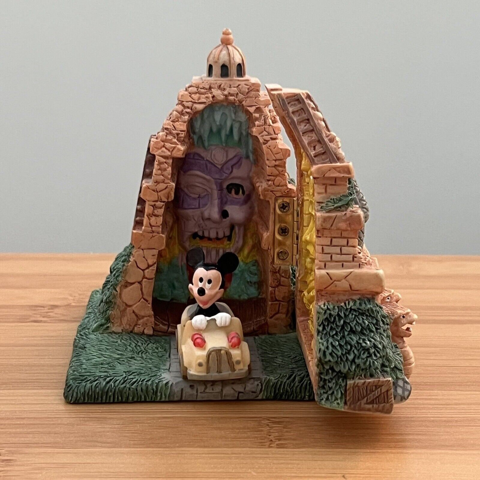 人気TOP Mickey Resin Eye Forbidden the of Temple Jones Indiana Mouse 工芸品