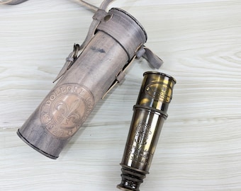 Personalisiertes Piraten-Teleskop Geschenk für Männer, graviertes Fernglas mit Ledertasche, nautisches Dekor