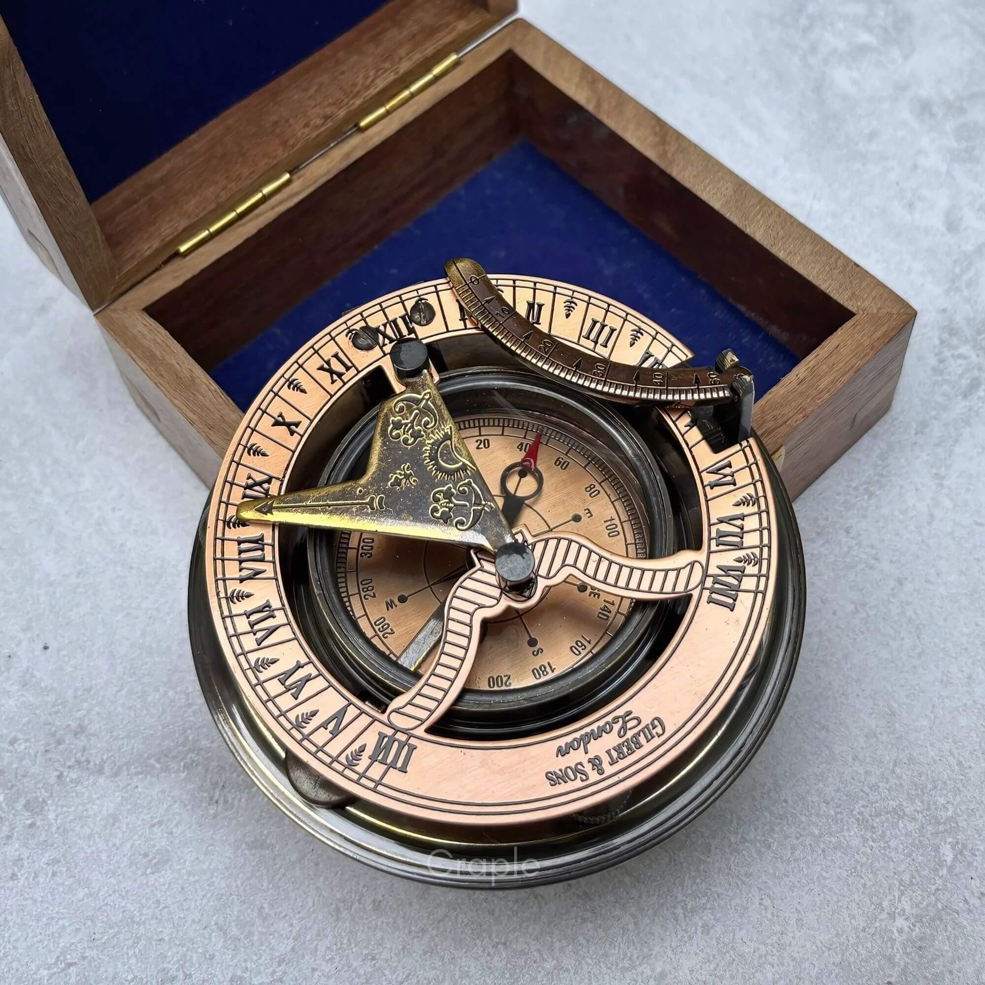 MAI Cadran solaire en laiton boussole marine boussole soleil horloge - Accessoire Steam Punk - Cadeau nautique - Triangle Sundial Montre Nautique