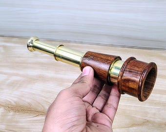 Telescópio personalizado em latão, com revestimento em madeira, estilo náutico, item de colecionador.