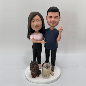 Custom couple bobble head with 2cats, bobblehead couple,bobbleheads wedding cake topper, wedding gifts for parents,Anniversary gifts