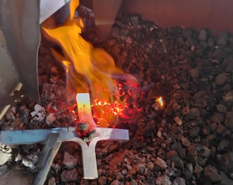 Handgesmeed gespleten kruis